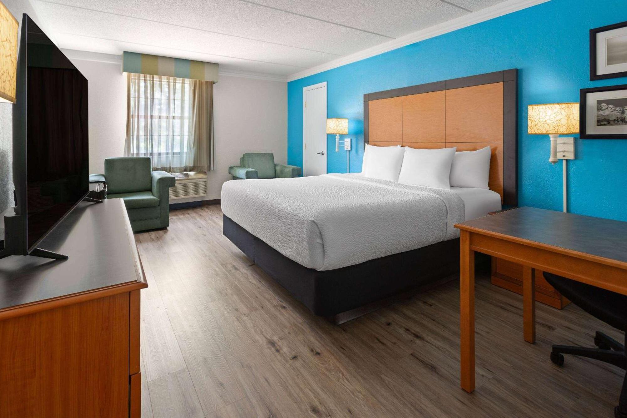 La Quinta Inn By Wyndham Pittsburgh Airport Moon Township Exterior foto
